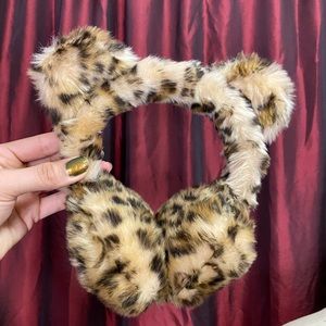 Leopard ear muffs